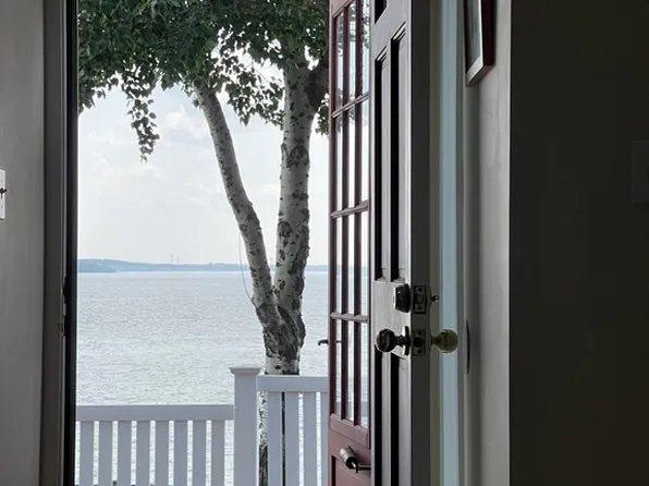 4 Marina Dr, Hull, MA 02045