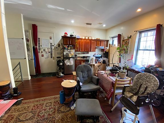 4th image of 184 Jefferson St APT 1L