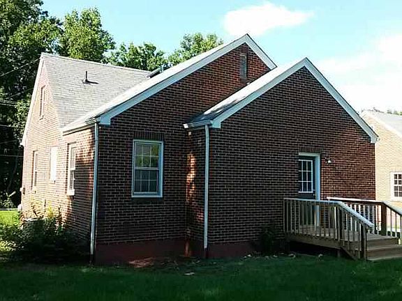 3rd image of 600 Pell Ave