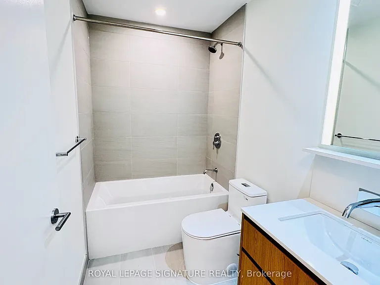 322 Dupont St #605 — Photo 6