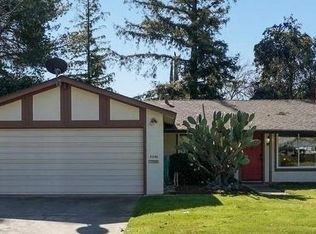 8898 Salmon Falls Dr, Sacramento, CA 95826
