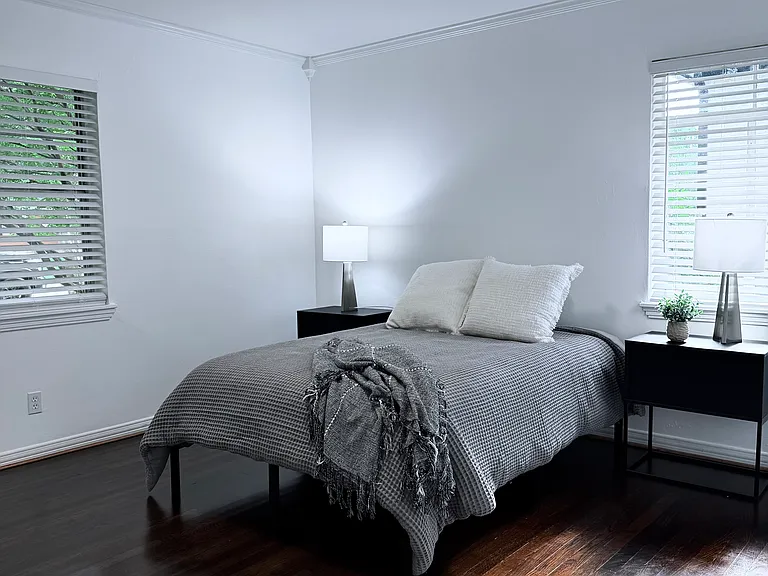 3730 Van Ness Ln — Photo 5