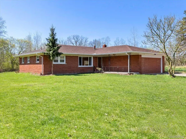 42811 Wear Rd, New Boston, MI 48164