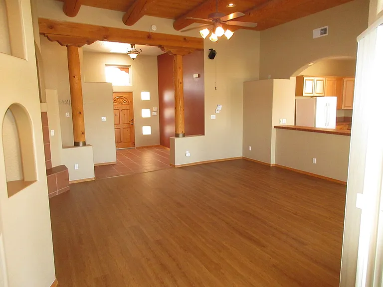 1312 Tiffany Ln SE — Photo 4