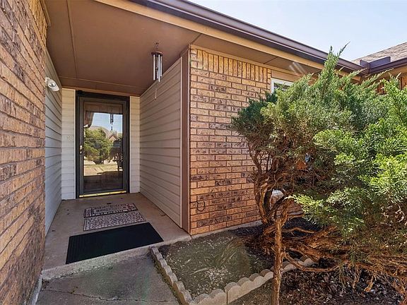 3rd image of 1420 Viola Dr