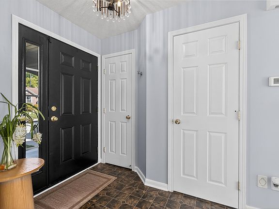 4th image of 2756 Pebble Creek Way