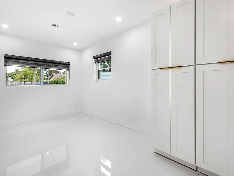 626 NW 7th St — Photo 28