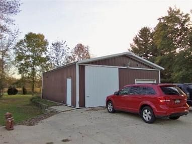 Large Shed-Would fit 4 cars
