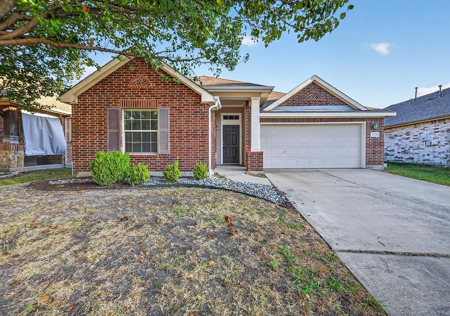 Cozy 3 bedroom home with walk-in closets! — Photo 1
