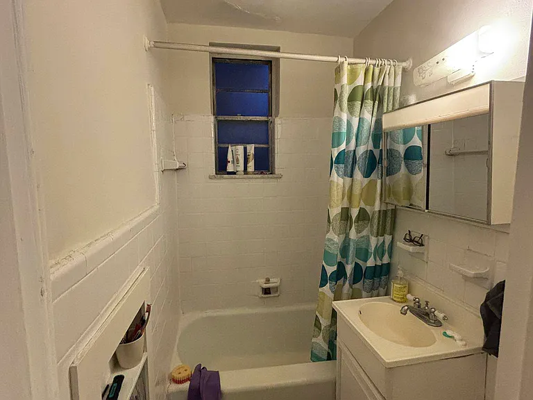 215 E 89th St #4C — Photo 6