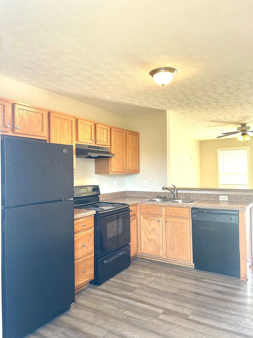 Lower Stone Apartments — Photo 4