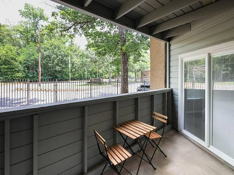 Deerwood Apartments — Photo 8