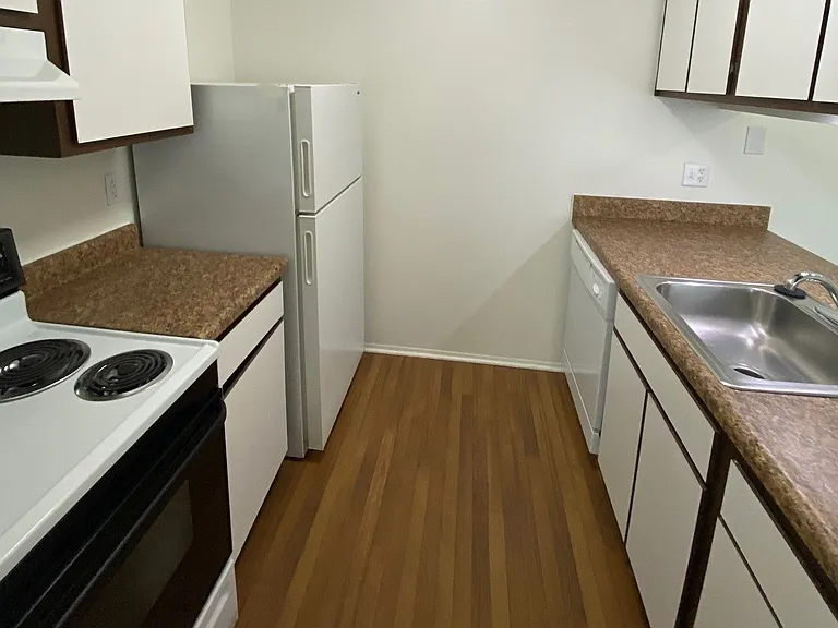 Windsor Place Apartments — Photo 78