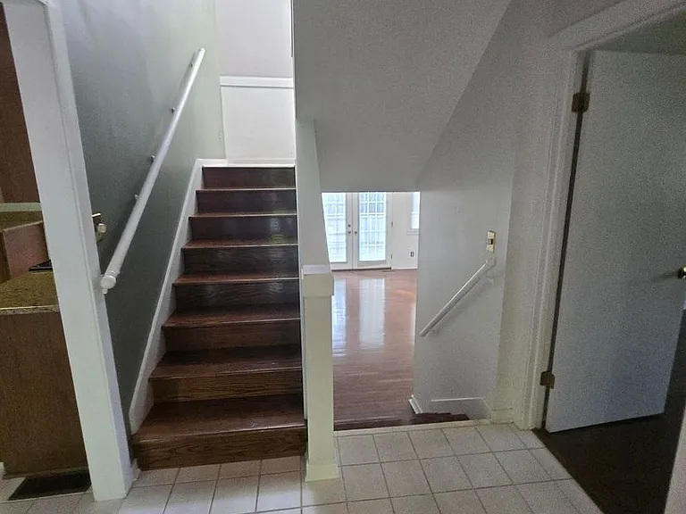 104 Hampton Ct — Photo 7