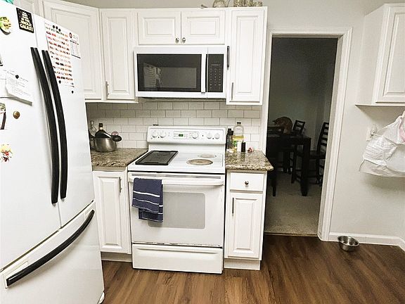 3rd image of 302 Shore Acres Blvd #302