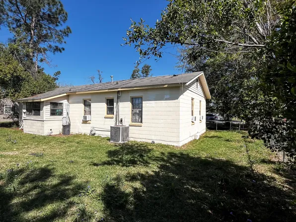 406 Hickory St, Douglas, GA 31533