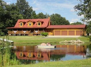 8370 Carole Ln, Fenton, MI 48430