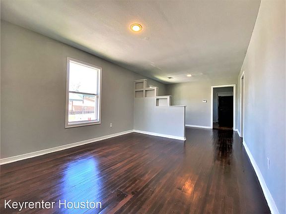 3rd image of 3016 Cortlandt St