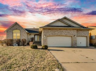 906 S Glenmoor Ct, Wichita, KS 67207
