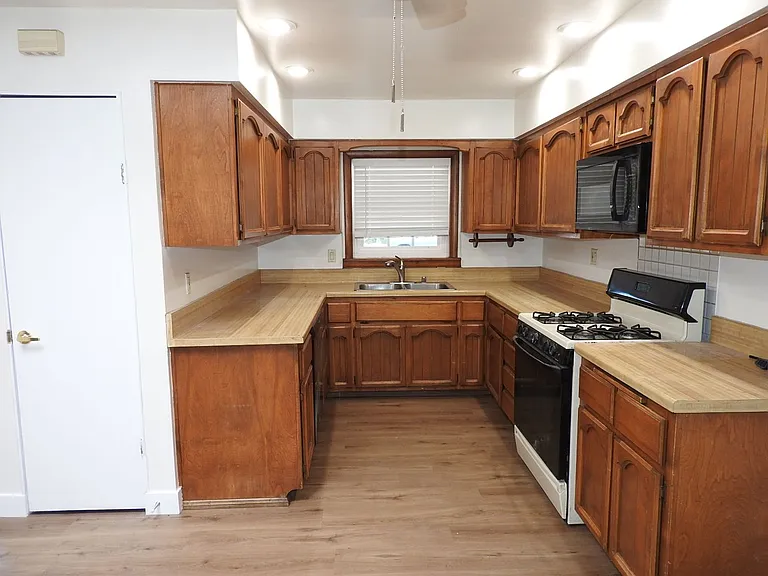 420 Cedar St — Photo 4