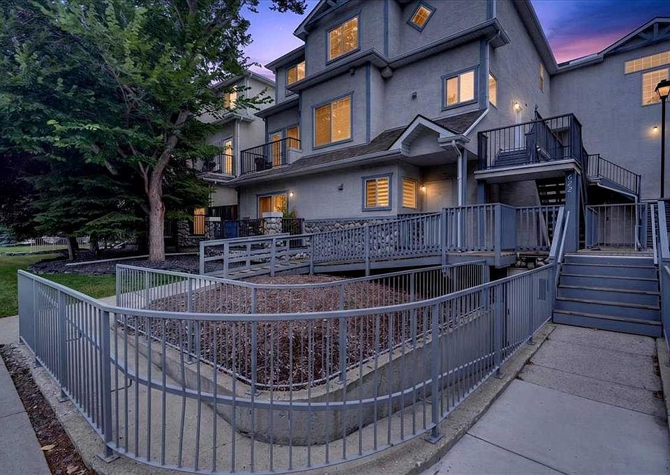 1st image of 622 S 56th Ave SW #208