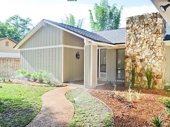 2nd image of 127 E Berkshire Cir