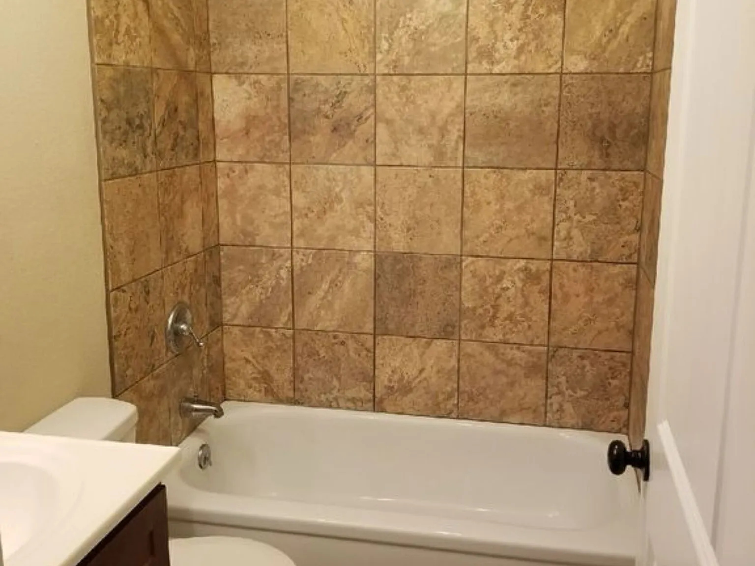 1 bed, 1.0 bath, 450 sqft, $450 — Photo 3