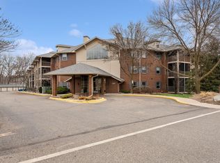 1350 Douglas Dr N APT 111, Golden Valley, MN 55422