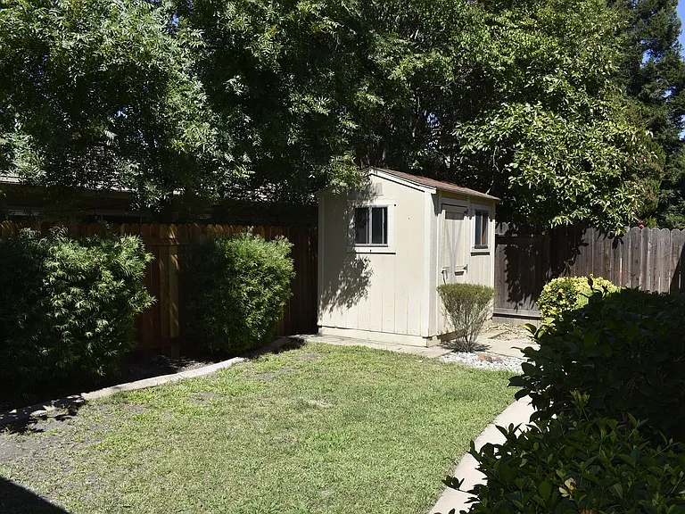 42 Penelope Ct — Photo 18