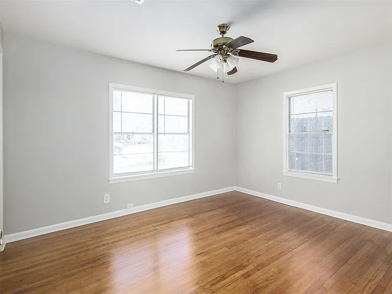 2215 Silverbonnet St — Photo 16