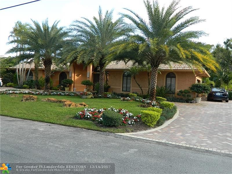 1st image of 4442 Pine Tree Dr