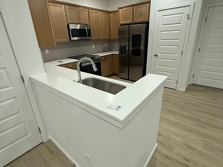 2711 N Broadwing Ln — Photo 3