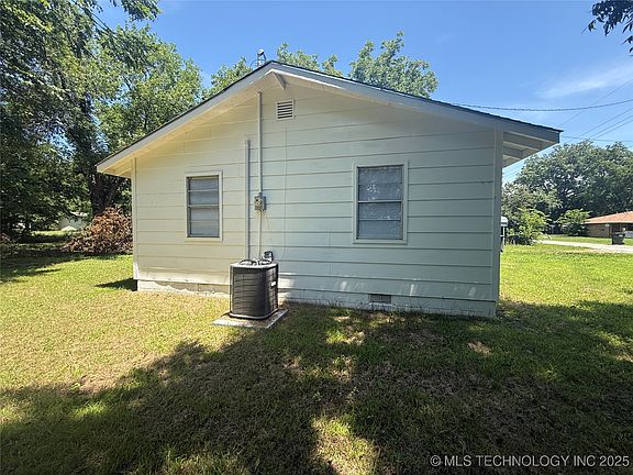 2nd image of 209 S 16th St