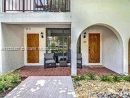 350 Grapetree Dr #405 Photo 1