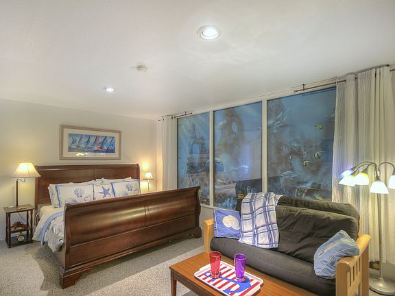 Neptune Room 