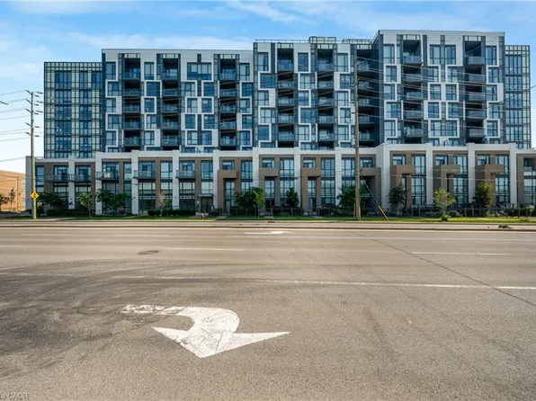 509 Dundas St W #305, Oakville, ON L6M 5P4
