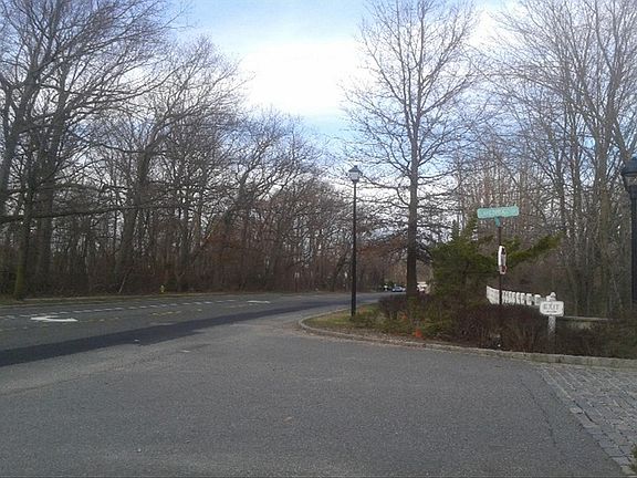 3rd image of 69 Lakebridge Dr S