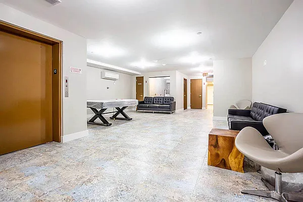 Rented by EXR | media 12