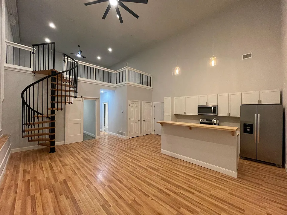 217 N Centre St #203