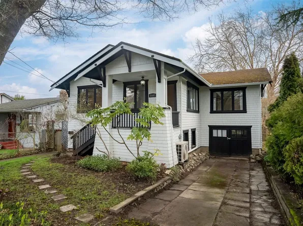 3107 Balfour Ave, Victoria, BC V9A 1R9