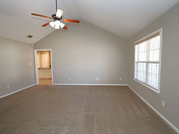 3rd image of 1823 Hazel Dr