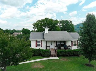 7556 Rising Brooks Ln, Knoxville, TN 37918