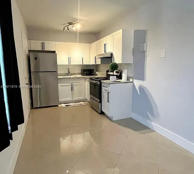 1824 Monroe St #8 — Photo 3