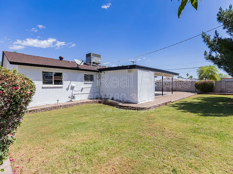 1305 W Laird St — Photo 26