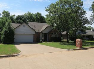 425 Shadow Ln, Sapulpa, OK 74066