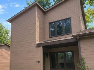 1724 Earthstone Dr, Valparaiso, IN 46383