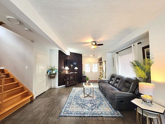 3rd image of 256 McBride Cres