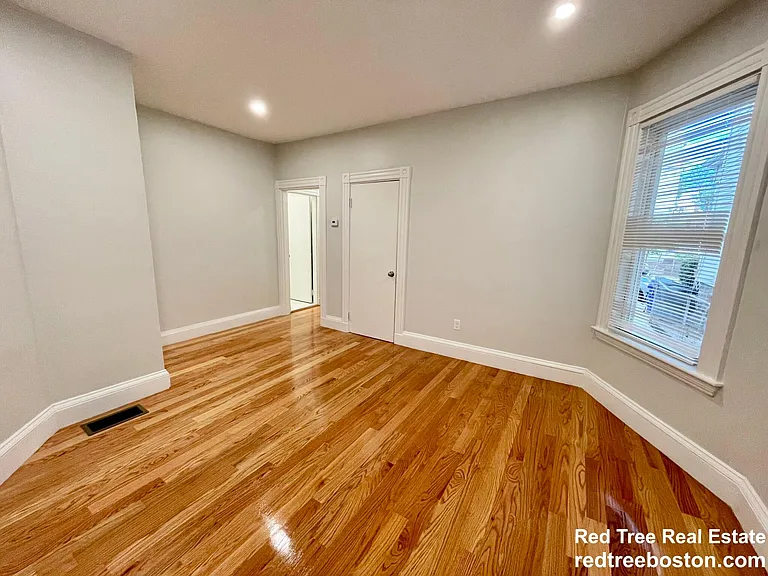 35 Newport St #2 — Photo 5