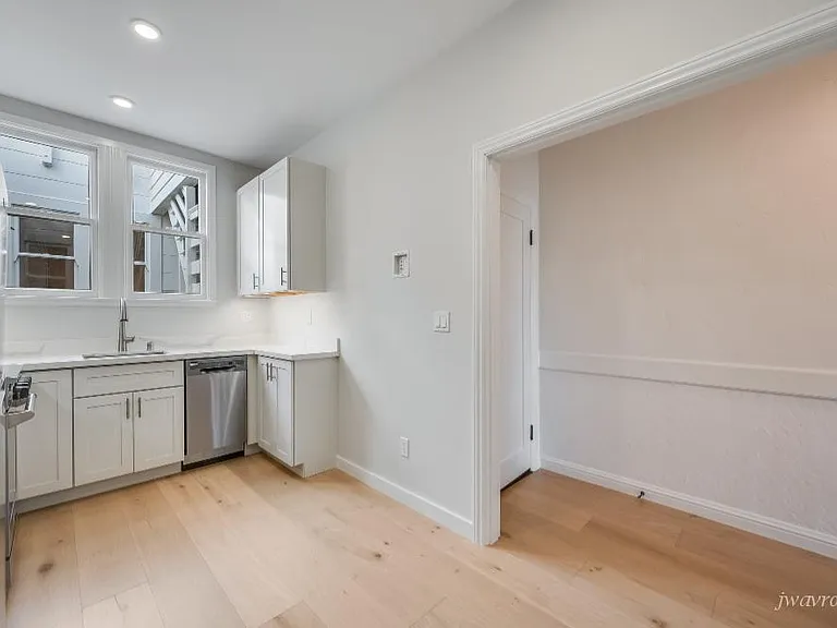 30 Liberty St #6 — Photo 8