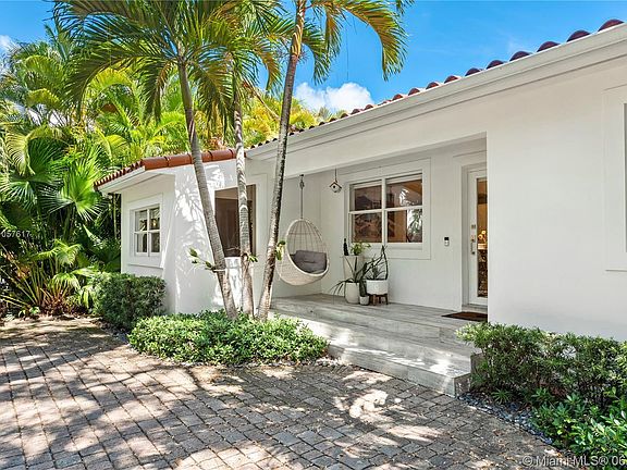 3rd image of 2395 Tequesta Ln